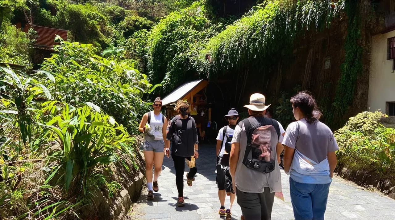 Free Guided Walking Tours Baños: Explore Scenic Wonders
