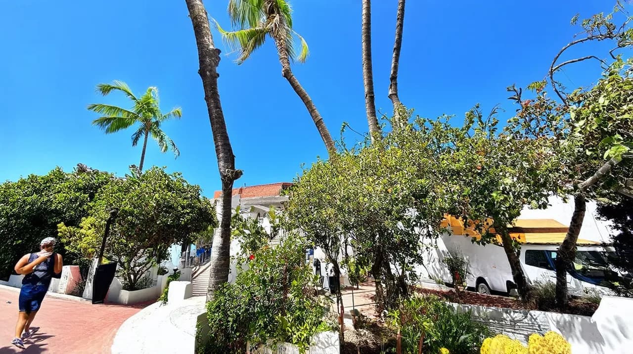 Free Guided Walking Tours Búzios: Explore the Beaches