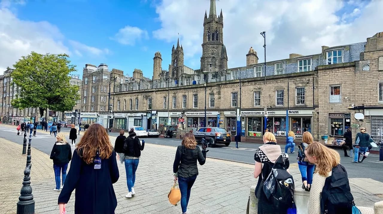 Free Guided Walking Tours Cardiff: Explore the City