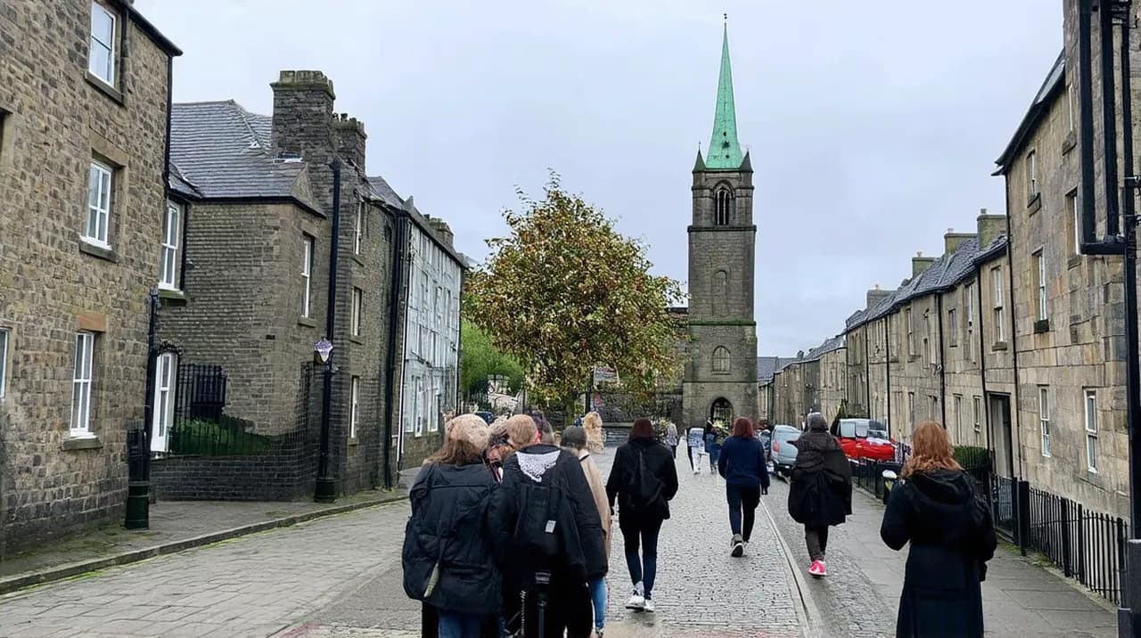 Free Guided Walking Tours Limerick City: Explore on Foot