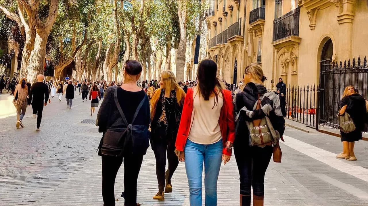 Free Historical Walking Tours Barcelona: Dive into the Past