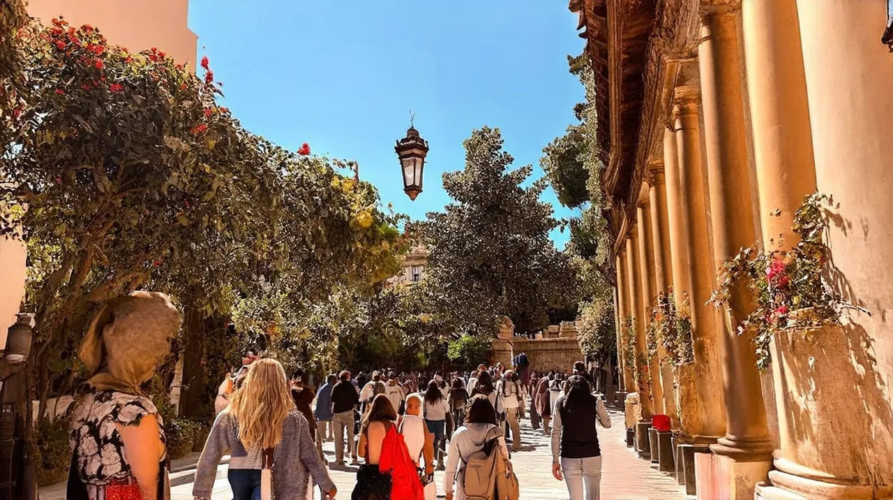 Free Historical Walking Tours Granada: Discover the Past