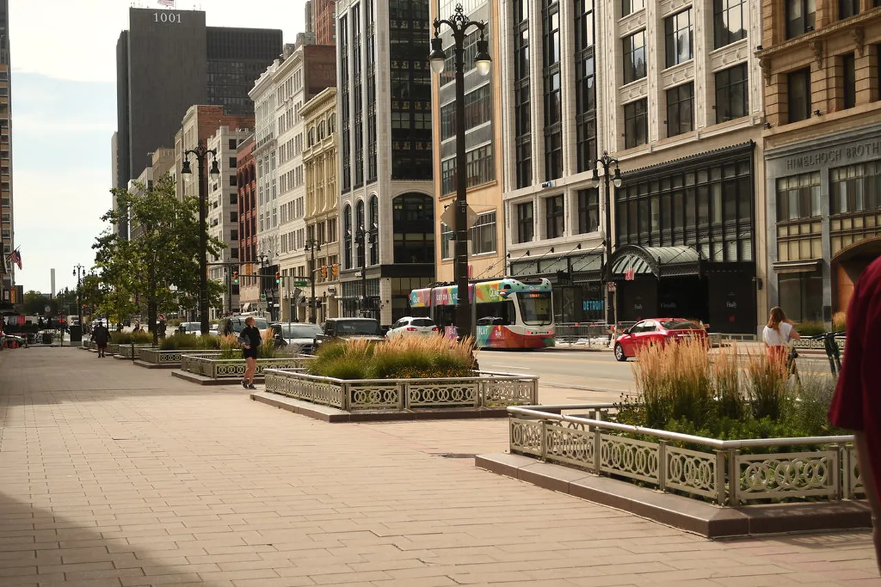 best-free-walking-tours-detroit_4.webp
