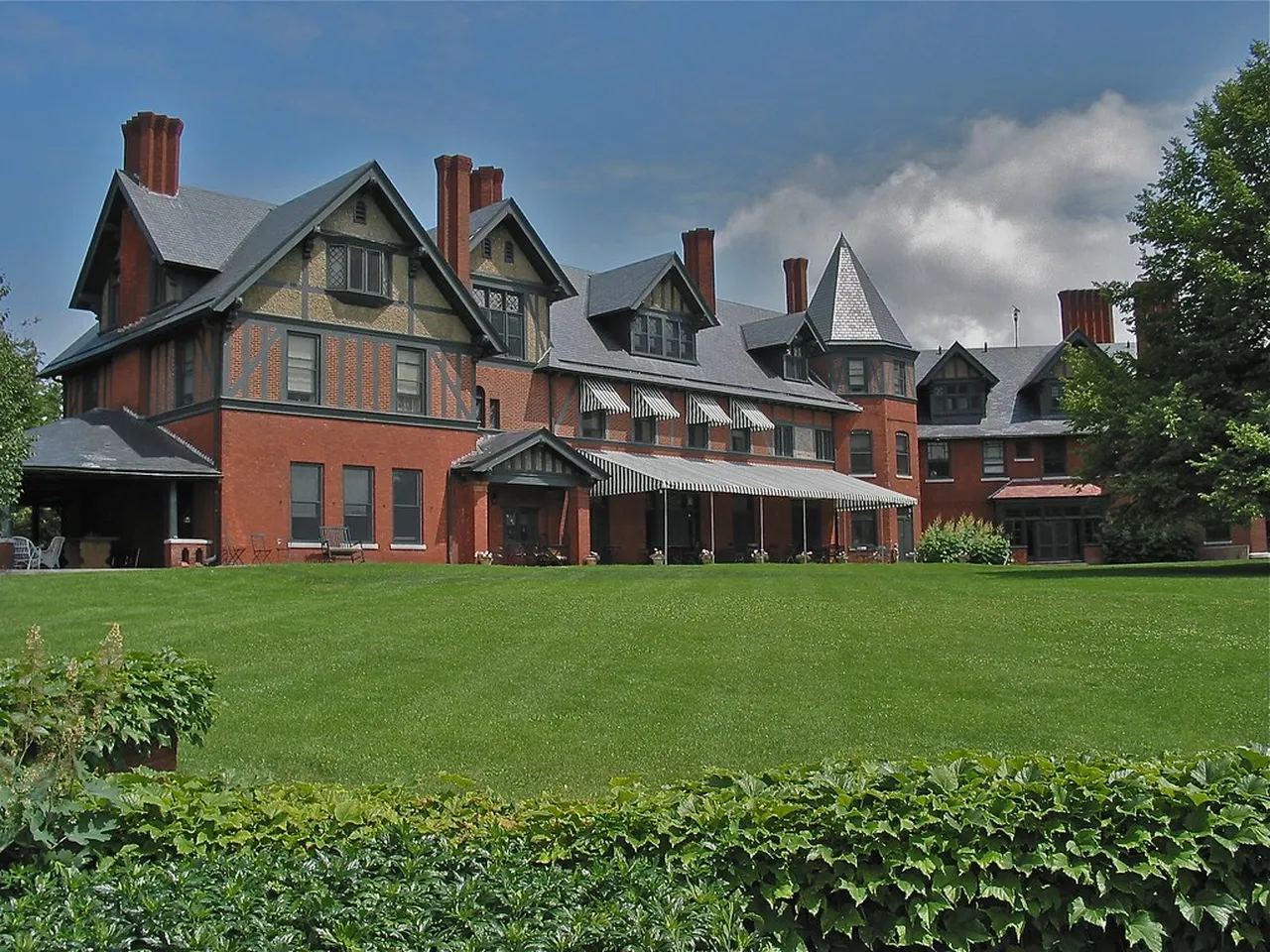 3. Walk Through the Seward Museum