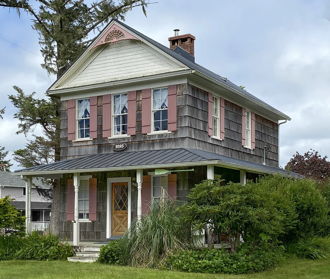 1. Start at the Bend Heritage Gallery