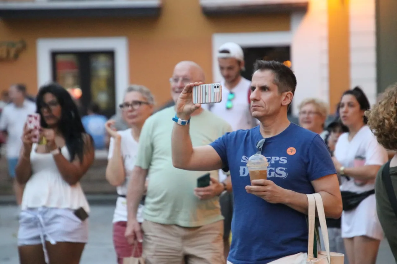 2. Attend a Guided Tour of the Las Olas Boulevard